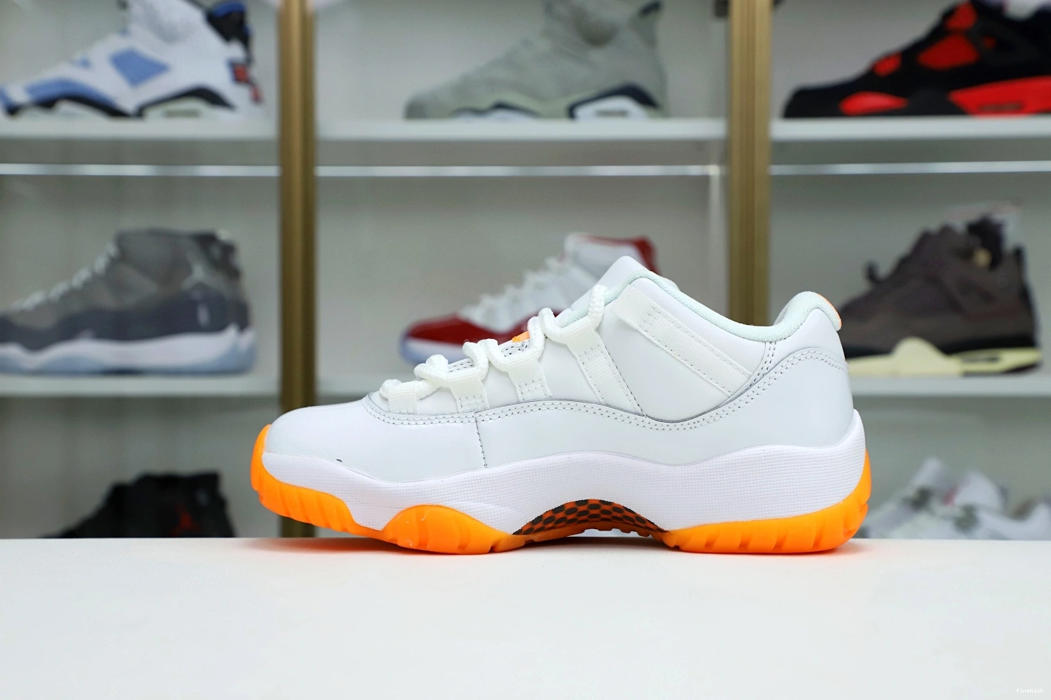 AIR RETRO WMNS CITRUS' LOW JORDAN 'BRIGHT 11 0727